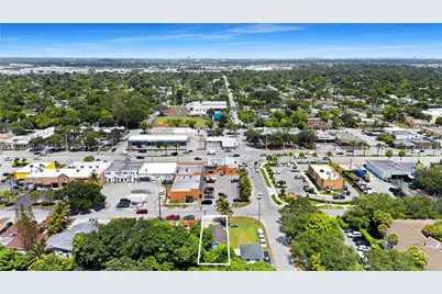 390 NE 166th St, North Miami, FL 33162 - Photo 29