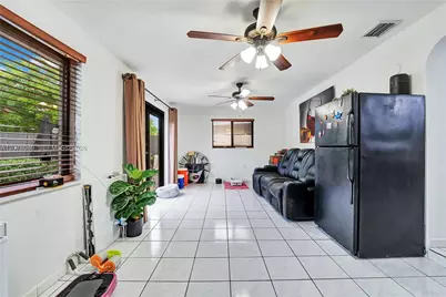 5670 W 20th Ct, Hialeah, FL 33016 - Photo 19