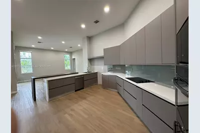 1360 Victoria Isle Dr, Weston, FL 33327 - Photo 9