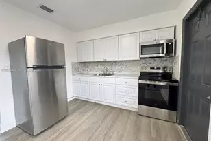 9355 SW 39th St, Miami, FL 33165 - Photo 5