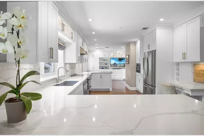 2400 Trapp Ave, Miami, FL 33133 - Photo 11