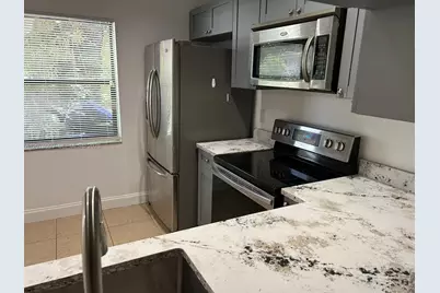 10537 NW 8th St, Pembroke Pines, FL 33026 - Photo 3