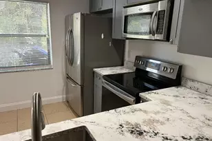 10537 NW 8th St, Pembroke Pines, FL 33026 - Photo 3