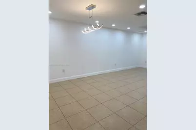 10537 NW 8th St, Pembroke Pines, FL 33026 - Photo 7