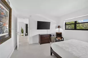 200 Golden Isles Dr, Hallandale Beach, FL 33009 - Photo 33