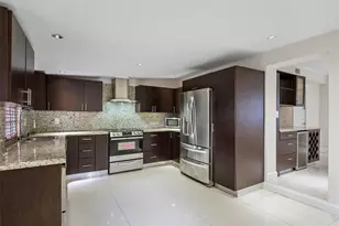 292 E 55th St, Hialeah, FL 33013 - Photo 9
