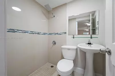 292 E 55th St, Hialeah, FL 33013 - Photo 23