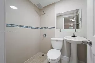 292 E 55th St, Hialeah, FL 33013 - Photo 23