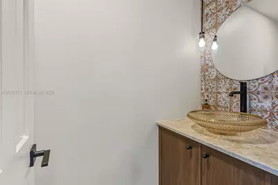 825 SE 2nd St #825, Fort Lauderdale, FL 33301 - Photo 11