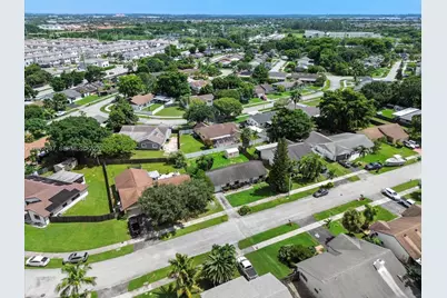 939 S Bluebird Ln, Homestead, FL 33035 - Photo 17