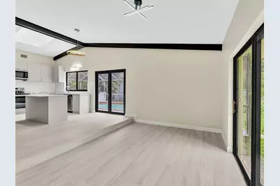 8813 Paradise Ct, Tamarac, FL 33321 - Photo 9