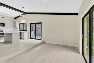 8813 Paradise Ct, Tamarac, FL 33321 - Photo 9