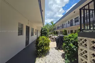 415 NE 2nd St, Hallandale Beach, FL 33009 - Photo 35