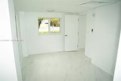 1640 NE 172nd St, North Miami Beach, FL 33162 - Photo 11