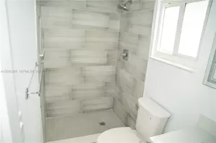 1640 NE 172nd St, North Miami Beach, FL 33162 - Photo 13