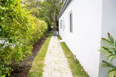 1640 NE 172nd St, North Miami Beach, FL 33162 - Photo 27