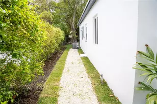 1640 NE 172nd St, North Miami Beach, FL 33162 - Photo 27
