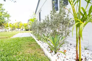 1640 NE 172nd St, North Miami Beach, FL 33162 - Photo 27