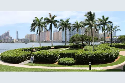 1000 W Island Blvd #2803, Aventura, FL 33160 - Photo 97