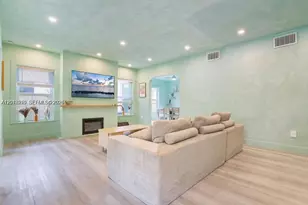 22 NE 44th St, Miami, FL 33137 - Photo 13