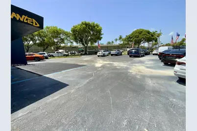 15551 W Dixie Hwy, North Miami Beach, FL 33162 - Photo 9
