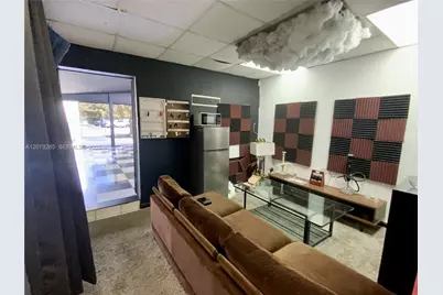 15551 W Dixie Hwy, North Miami Beach, FL 33162 - Photo 17
