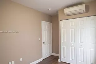 1752 NW 1st St, Miami, FL 33125 - Photo 3
