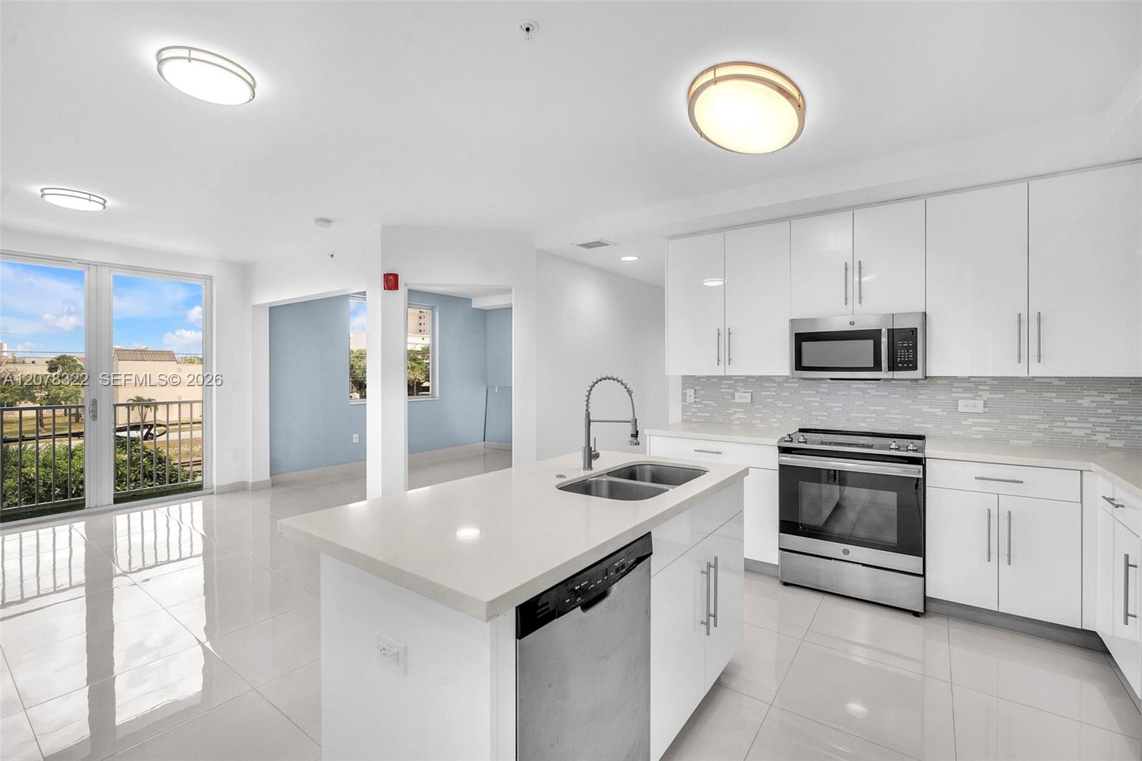 2651 NE 212th Terrace #301 - 2651 NE 212th Terrace #301, Miami, FL 33180 Luxury Property | Jose Angel Pina