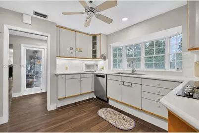 9943 NW 47th Ter, Doral, FL 33178 - Photo 11