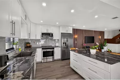 9852 NW 52nd Ter, Doral, FL 33178 - Photo 11