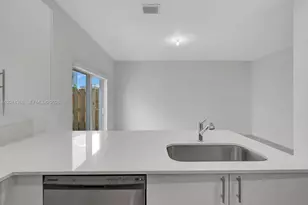 2574 SE 29th St, Homestead, FL 33035 - Photo 11