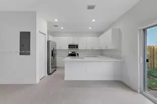 2574 SE 29th St, Homestead, FL 33035 - Photo 9