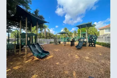 700 Sorrento Dr, Weston, FL 33326 - Photo 37