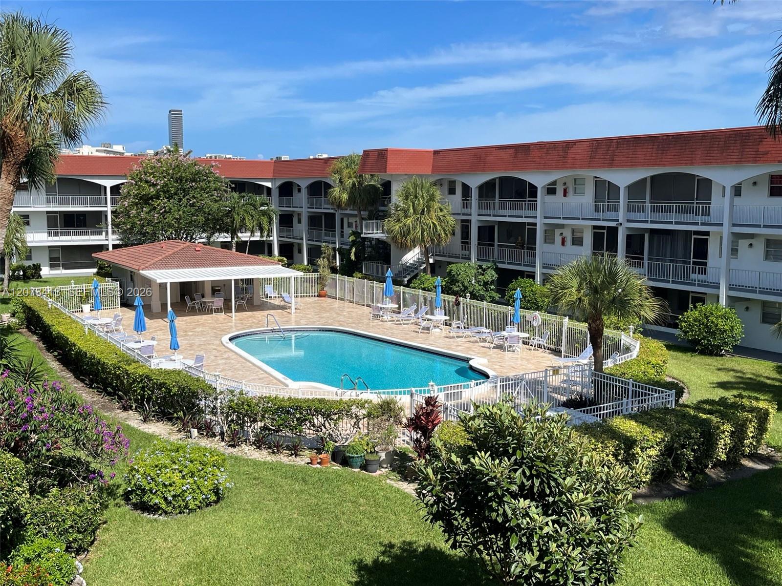 581 Blue Heron Dr #307-B - 581 Blue Heron Dr #307-B, Hallandale Beach, FL 33009 Luxury Property | Jose Angel Pina
