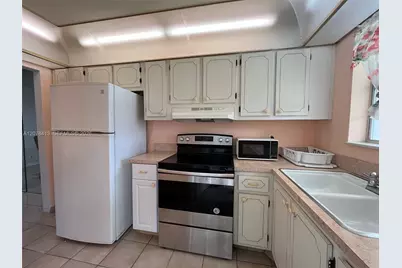 581 Blue Heron Dr #307-B, Hallandale Beach, FL 33009 - Photo 11