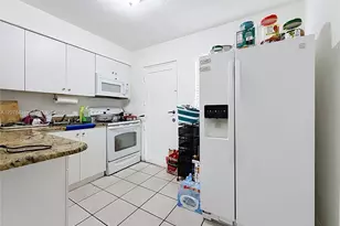 2441 NW 13th St, Miami, FL 33125 - Photo 15