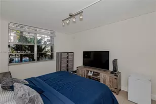492 NW 165th St Rd, Miami, FL 33169 - Photo 15