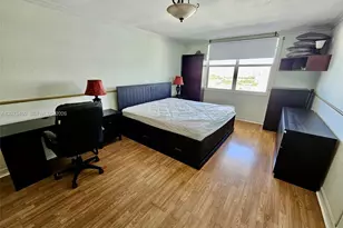 427 Golden Isles Dr, Hallandale Beach, FL 33009 - Photo 9
