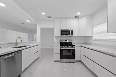 10901 SW 47th Ter, Miami, FL 33165 - Photo 11