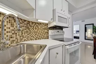 5225 Collins Ave, Miami Beach, FL 33140 - Photo 7
