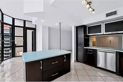 6423 Collins Ave #1702, Miami Beach, FL 33141 - Photo 35