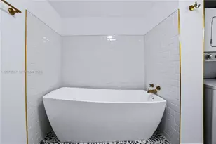 6423 Collins Ave, Miami Beach, FL 33141 - Photo 59
