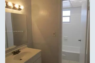 3400 NW 30th St #9, Lauderdale Lakes, FL 33311 - Photo 5