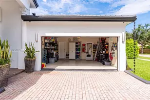 14918 SW 10th St, Miami, FL 33194 - Photo 5