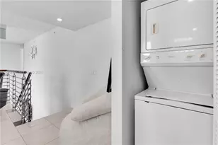 41 SE 5th St, Miami, FL 33131 - Photo 21