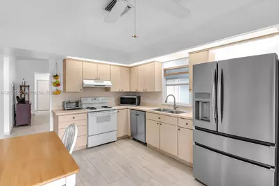 527 SE 27th Dr, Homestead, FL 33033 - Photo 15
