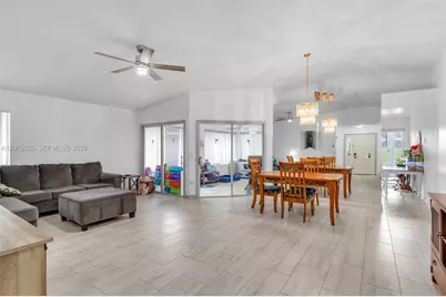 527 SE 27th Dr, Homestead, FL 33033 - Photo 9