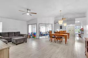 527 SE 27th Dr, Homestead, FL 33033 - Photo 9