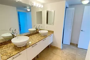 41 SE 5th St, Miami, FL 33131 - Photo 13