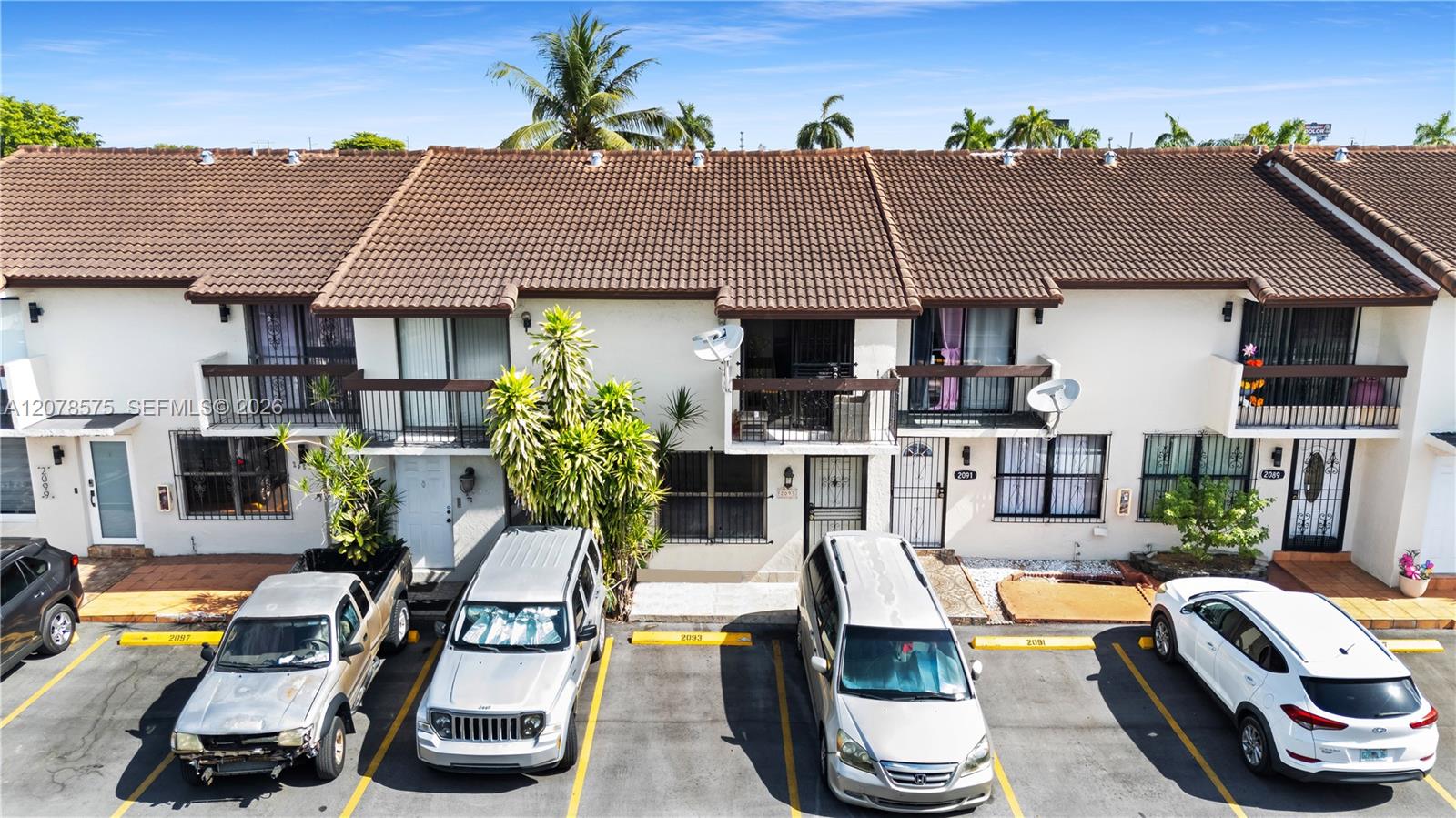 2093 W 54th Terrace #38 - 2093 W 54th Terrace #38, Hialeah, FL 33016 Luxury Property | Jose Angel Pina